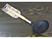  Łyżka cedzakowa kuchenna drewno rączka 36cm (MB-14126)